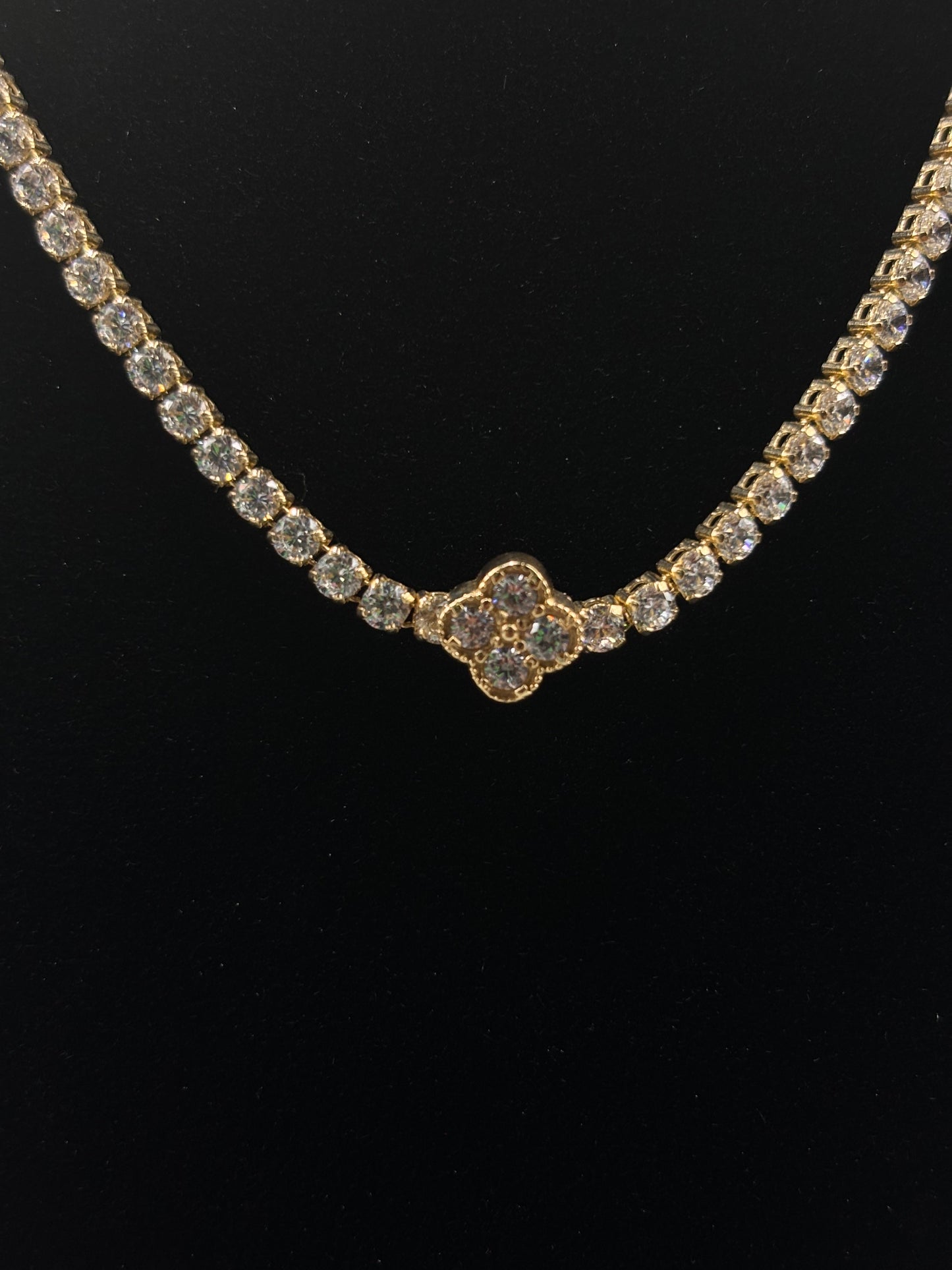 Elegant 14k Gold Floral Accent Tennis Necklace