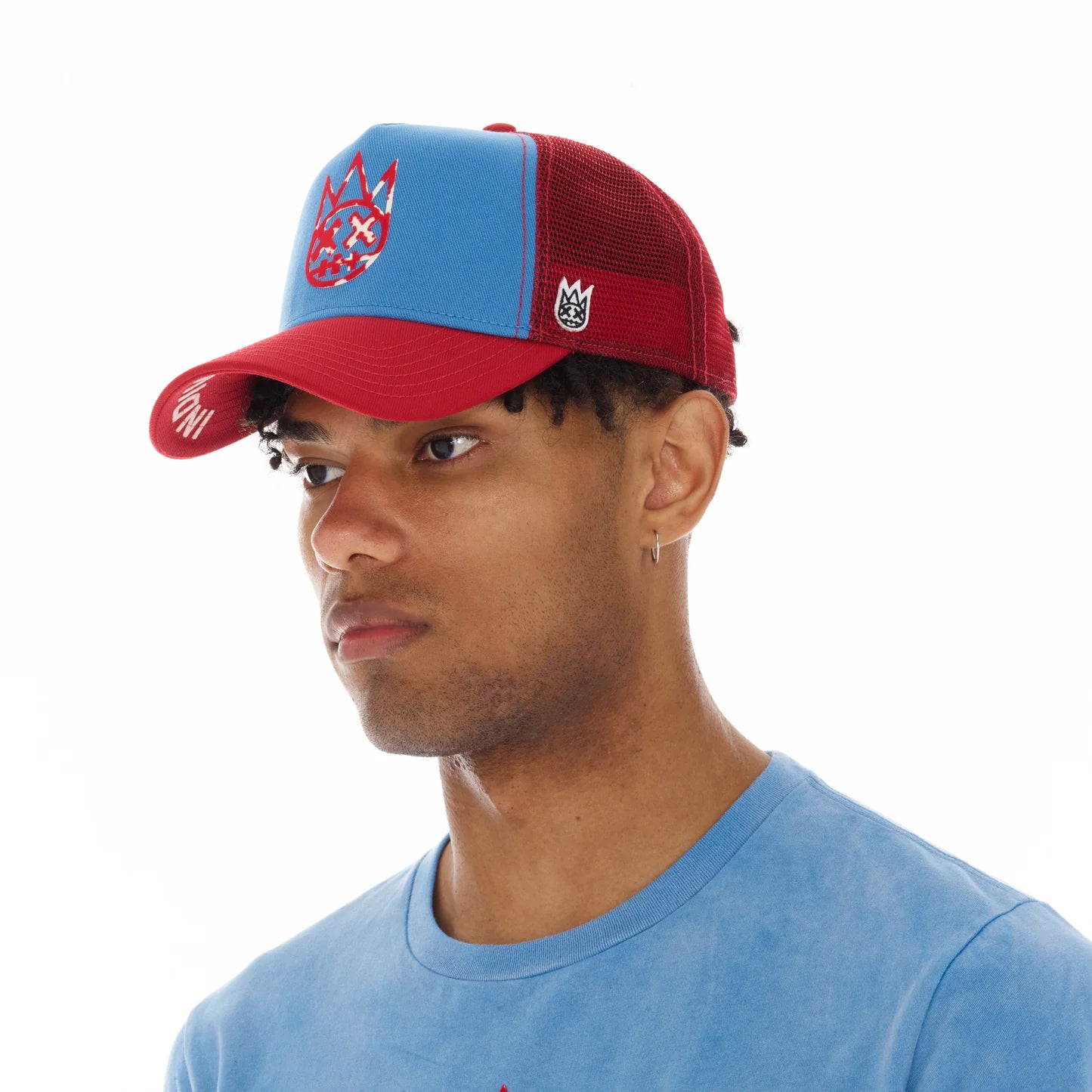 CLEAN LOGO MESH BACK TRUCKER CURVED VISOR IN VINTAGE BLUE