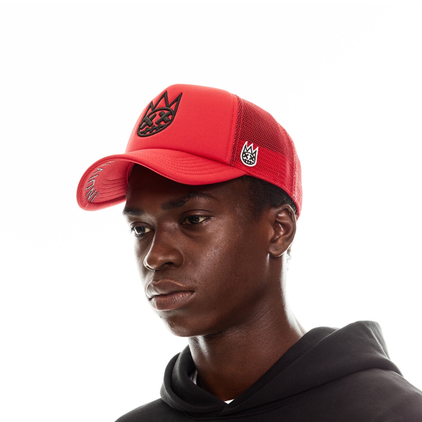 CLEAN SHIMUCHAN LOGO MESH BACK TRUCKER HAT IN HIGH RISK RED
