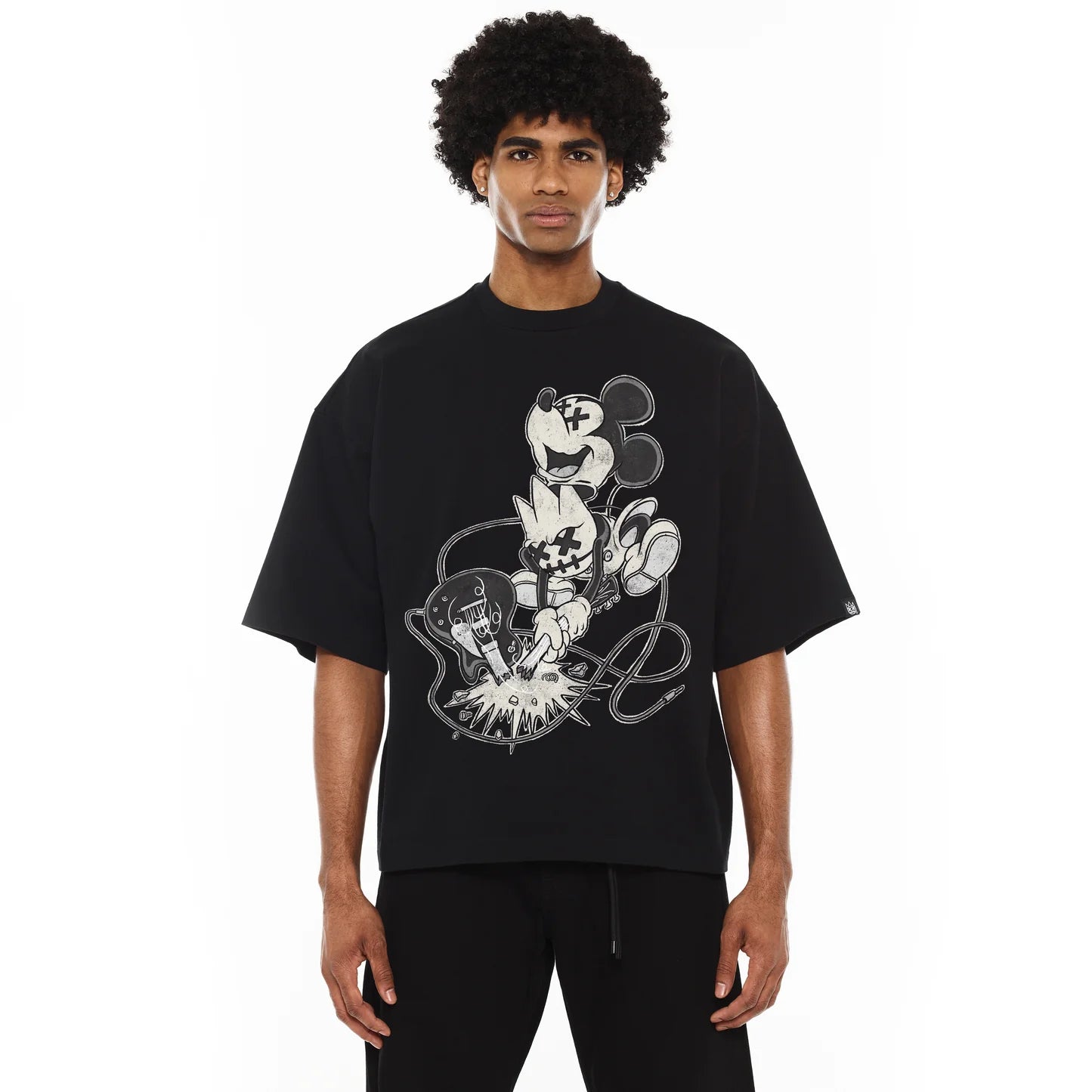 Cult's Oversized Heavyweight Boxy Short Sleeve Crew Neck Tee "No Music No Life" in Black 625B10-K40A