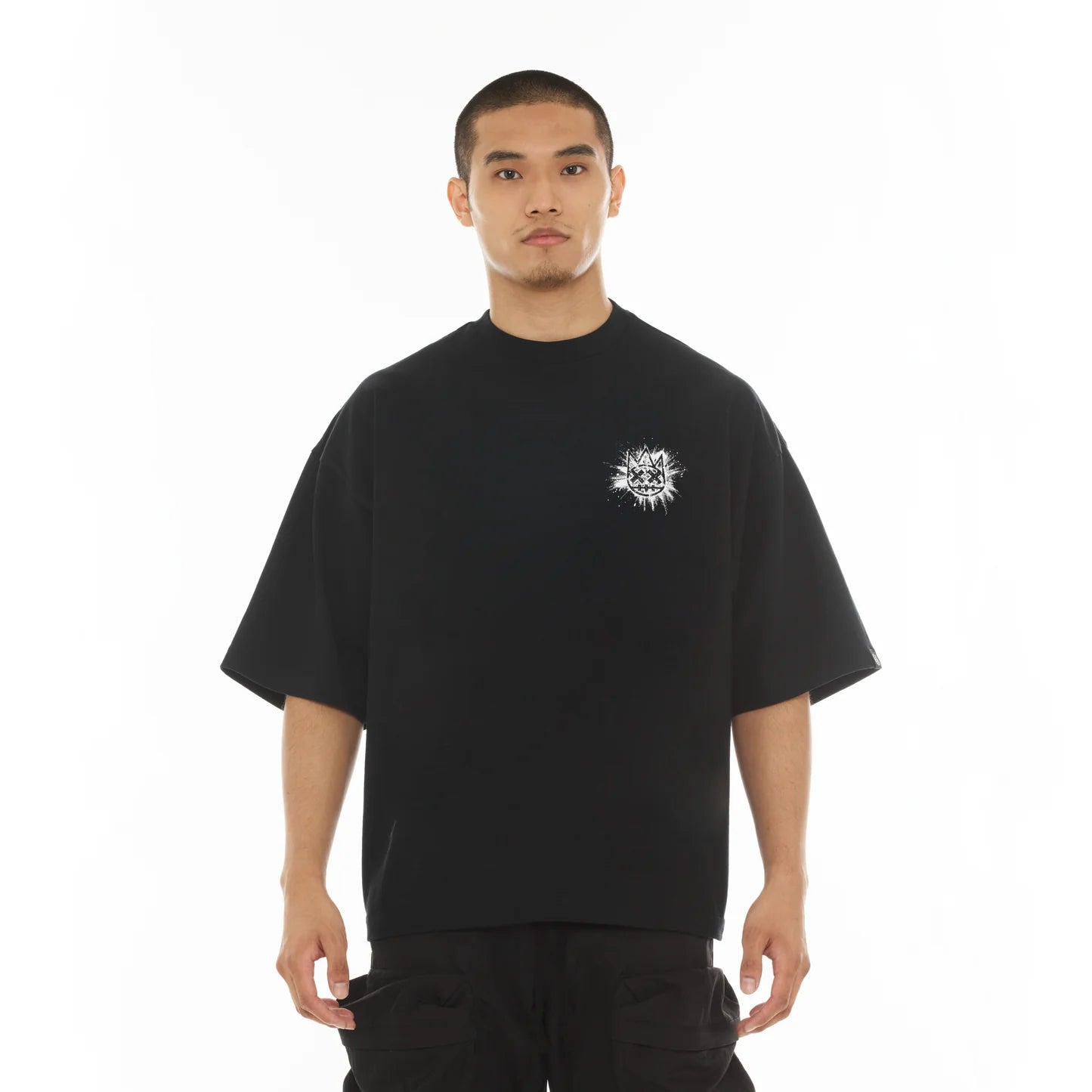 Cult's Oversized Short Sleeve Crew Neck Tee "Splatter Logo" in Black 626A5-K22A