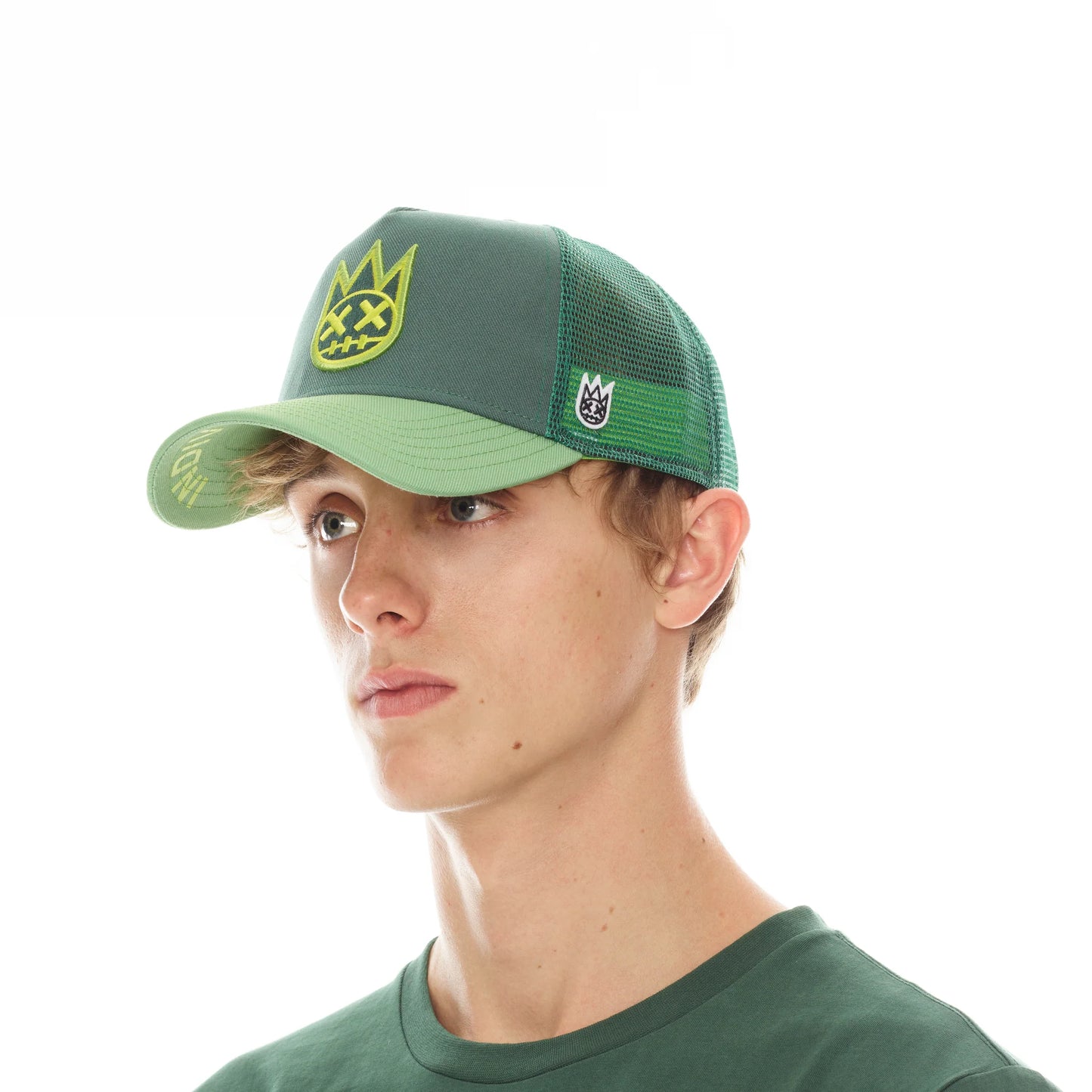 CLEAN LOGO MESH BACK TRUCKER CURVED VISOR IN PINE