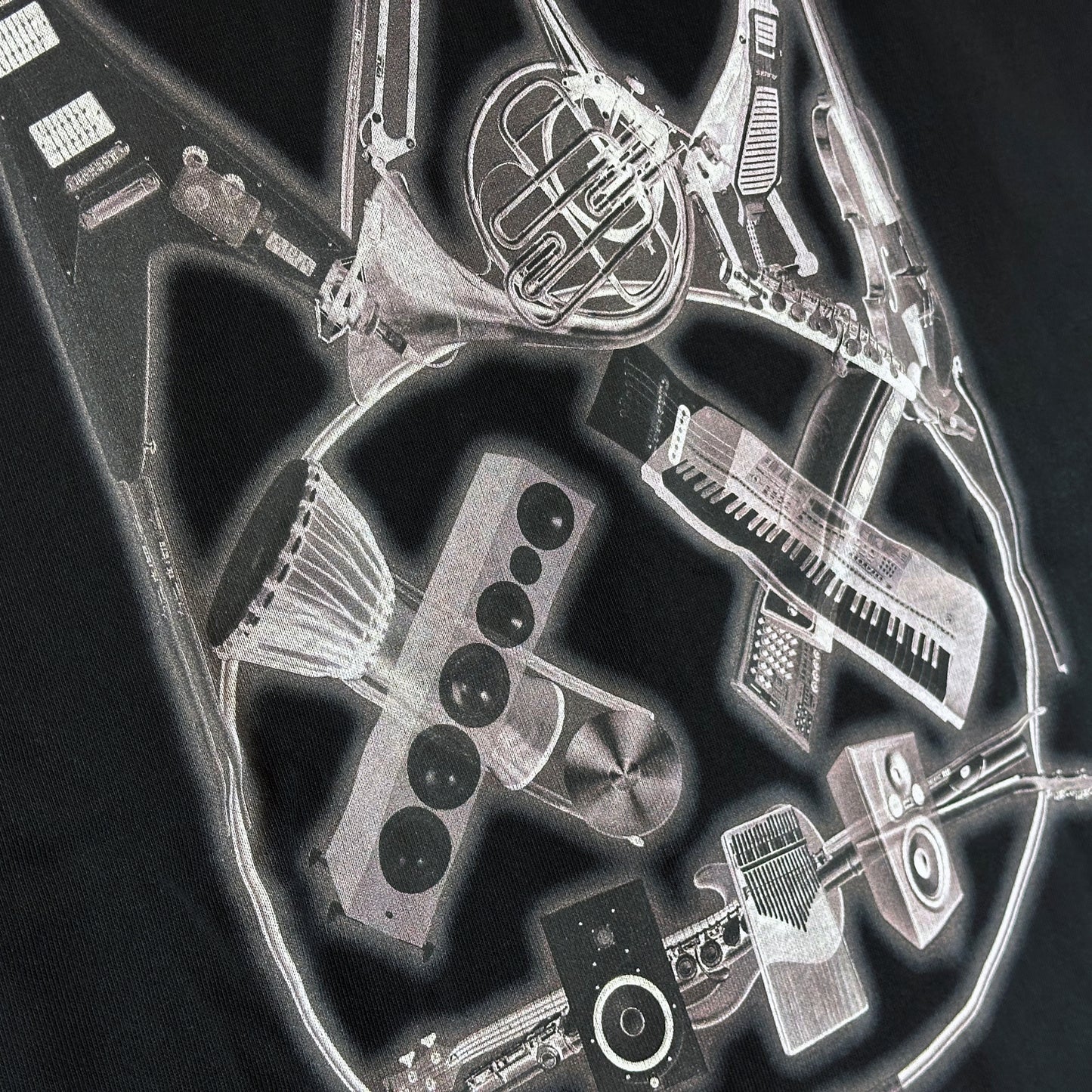 Cult's Oversized Heavyweight Boxy Short Sleeve Crew Neck Tee "Instruments" in Black 625B7-K20A-S