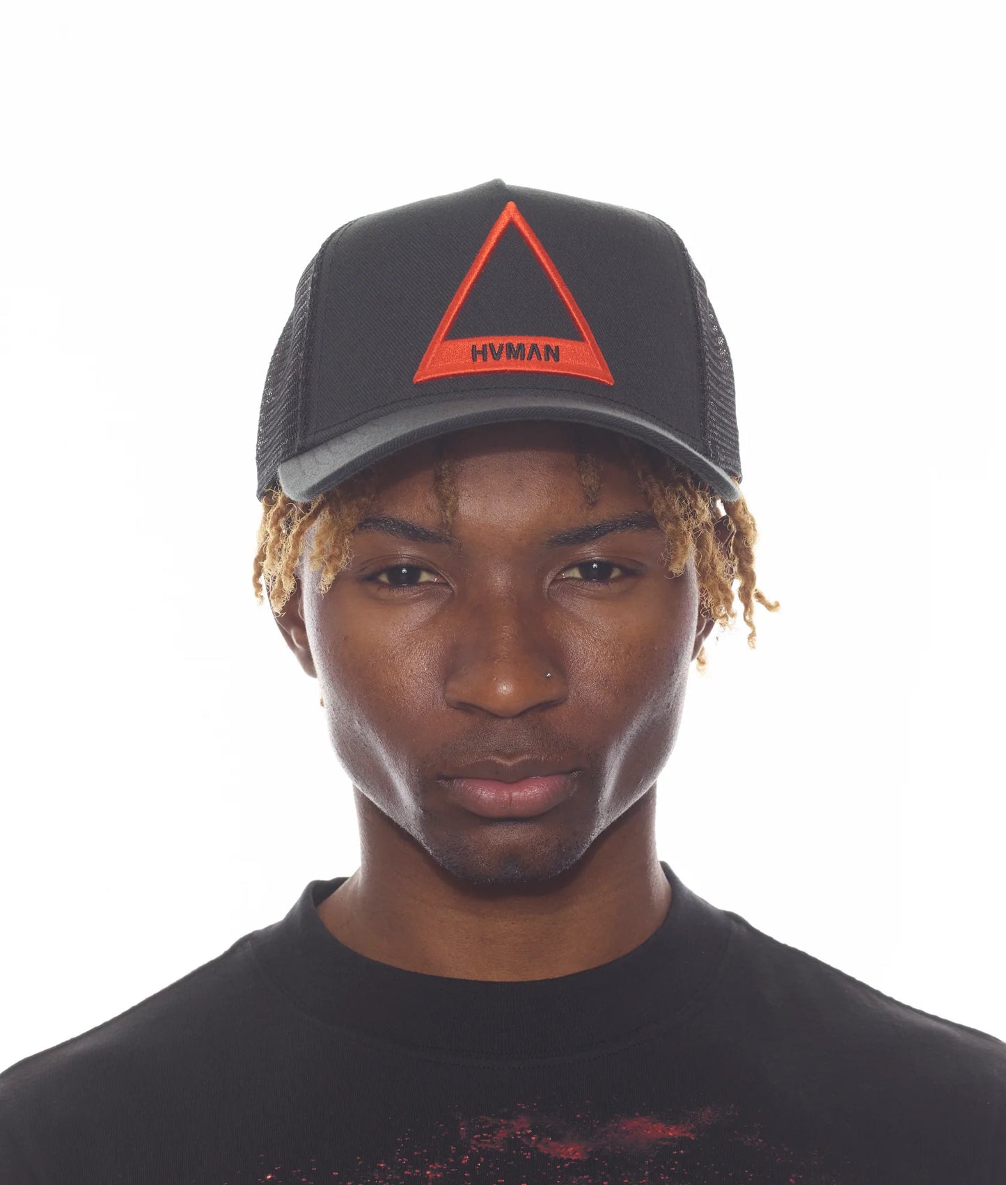 TRIANGLE LOGO MESH TRUCKER CAP IN BLACK /W RED LOGO