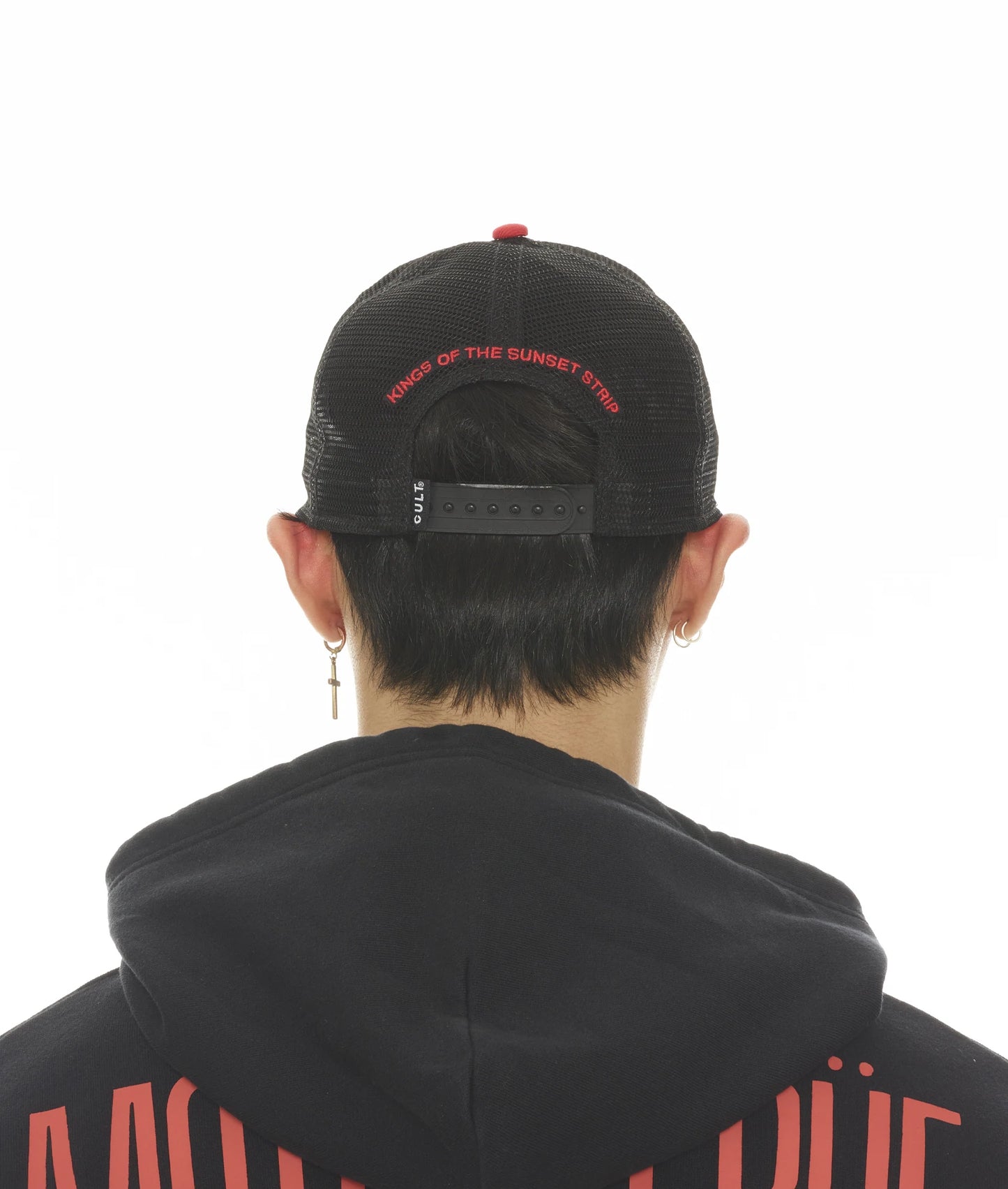 MOTLEY CRUE MESH BACK TRUCKER CURVED VISOR MOTLEY CRUE IN BLACK