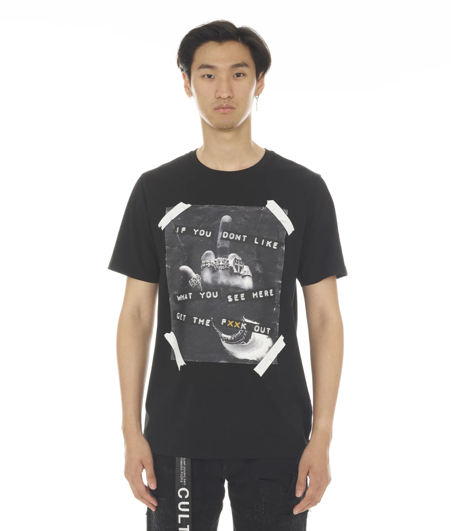 CAMISETA DE MANGA CORTA CON CUELLO REDONDO "GET OUT" EN NEGRO 