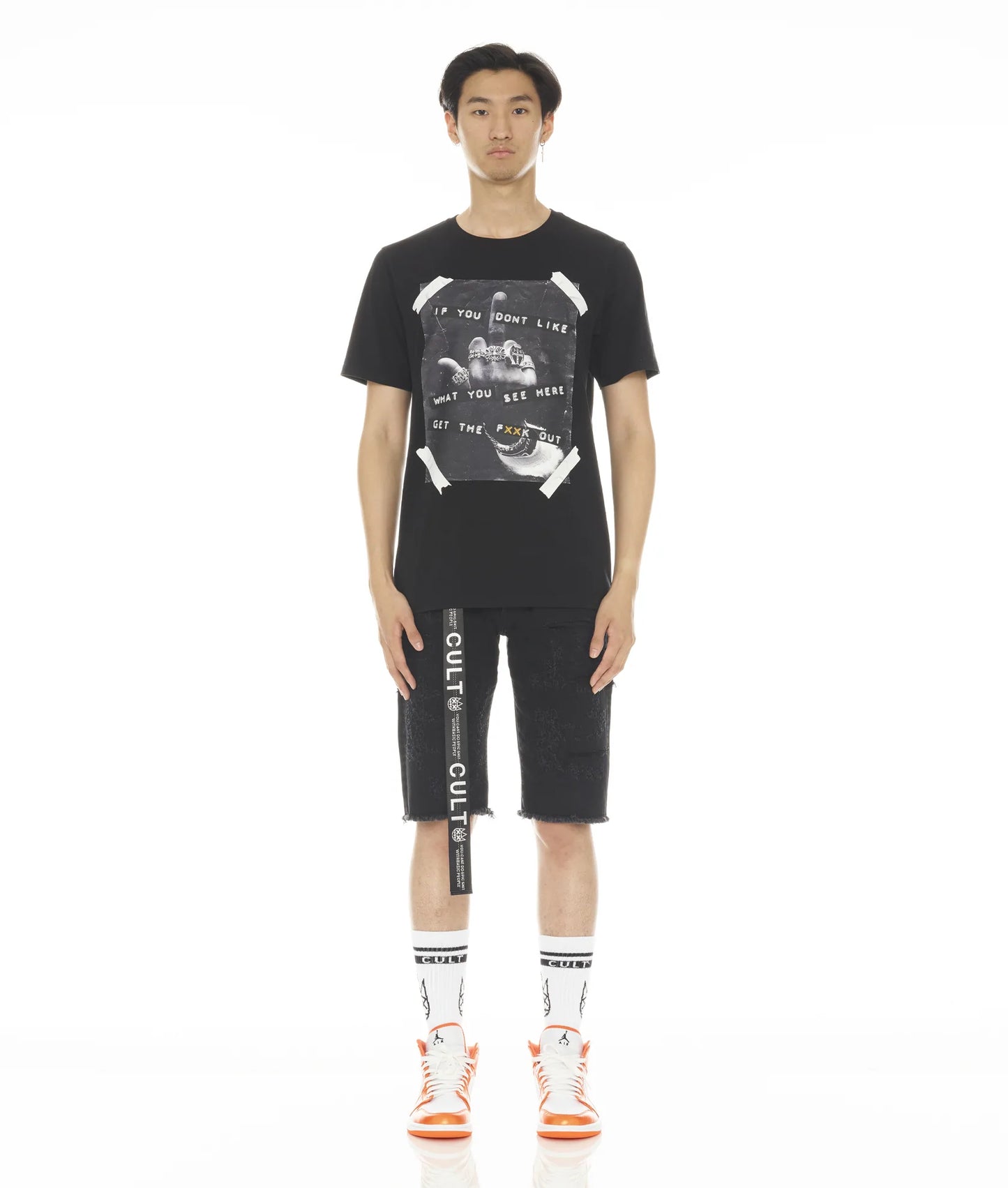 CAMISETA DE MANGA CORTA CON CUELLO REDONDO "GET OUT" EN NEGRO 